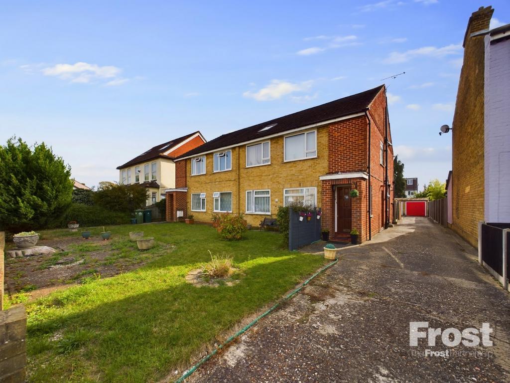 Feltham Hill Road, Ashford, Surrey, TW15 2 bed for sale £