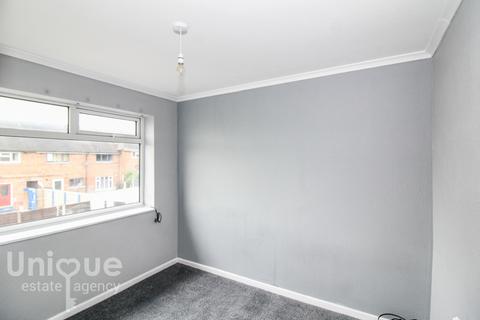 30 Bowfell Close, Blackpool, FY4 4SQ