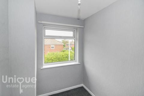 30 Bowfell Close, Blackpool, FY4 4SQ