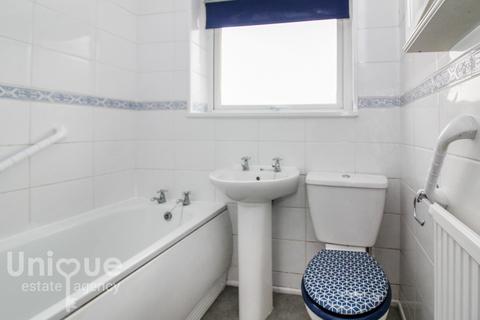 30 Bowfell Close, Blackpool, FY4 4SQ