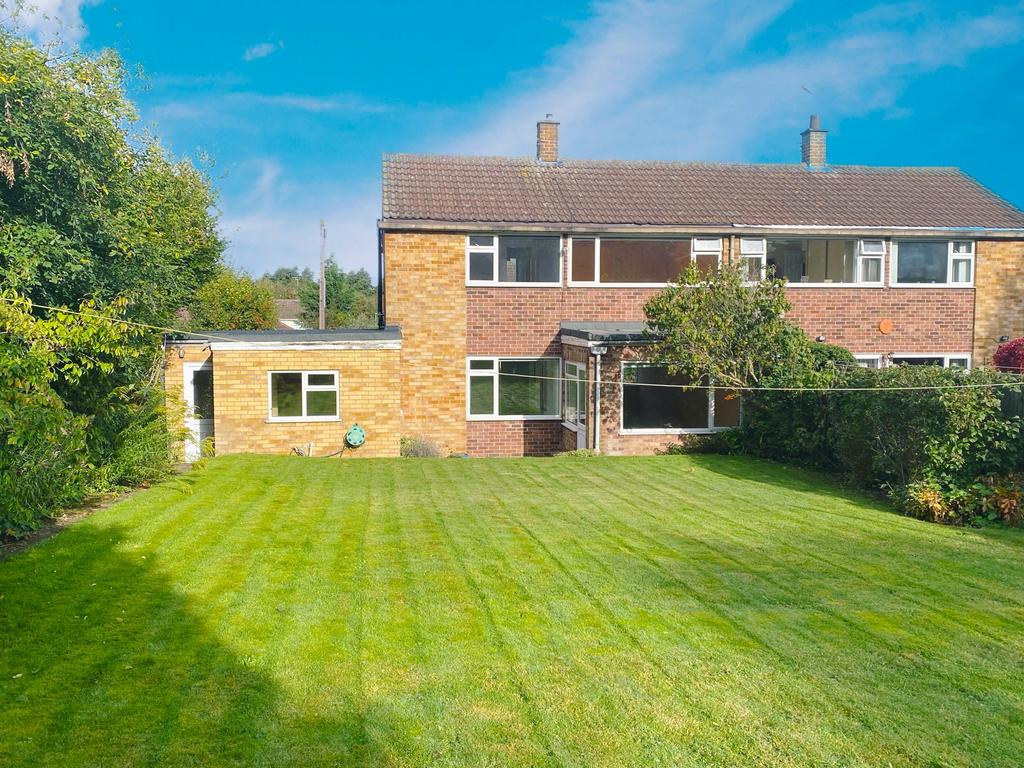 Rosemary Crescent, Grantham, NG31 3 bed semidetached house £220,000