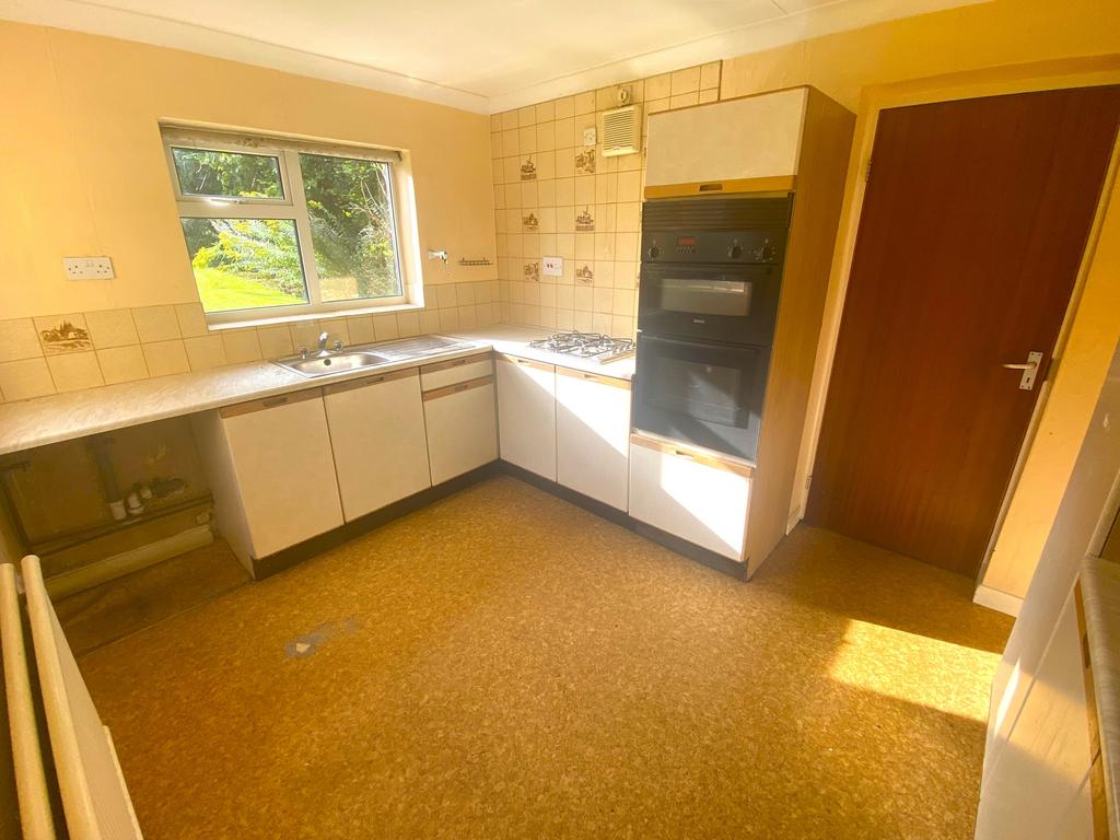 Rosemary Crescent, Grantham, NG31 3 bed semidetached house £220,000