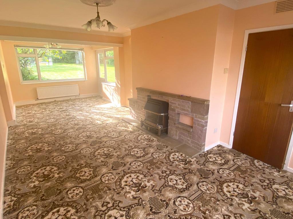 Rosemary Crescent, Grantham, NG31 3 bed semidetached house £220,000