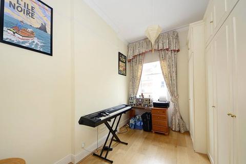 2 bedroom flat for sale, Bina Gardens, South Kensington, London