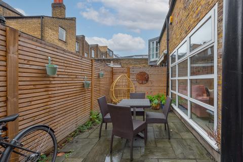 1 bedroom mews to rent, Garfield Mews, London SW11