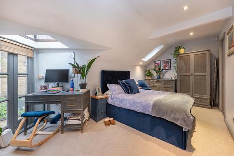 1 bedroom mews to rent, Garfield Mews, London SW11