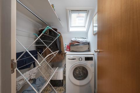 1 bedroom mews to rent, Garfield Mews, London SW11