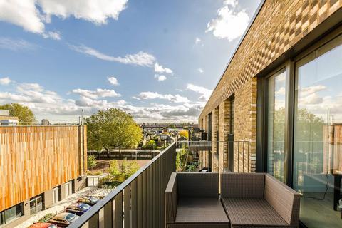2 bedroom flat for sale - Cobalt Place, Battersea Square, London, SW11
