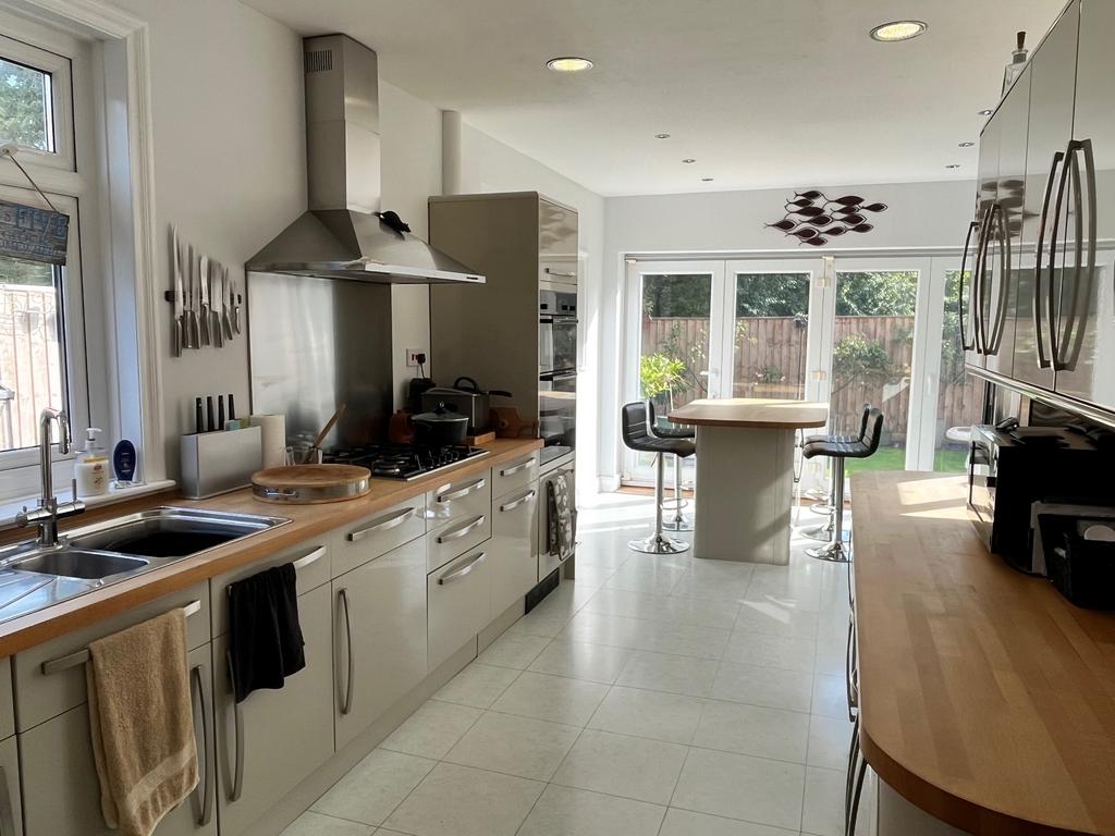 Bincleaves Road, Weymouth 5 bed semidetached house for sale £550,000