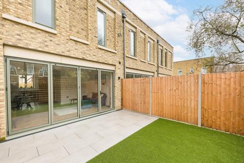 2 bedroom end of terrace house for sale, Krupa Mews, Limehouse, London, E14