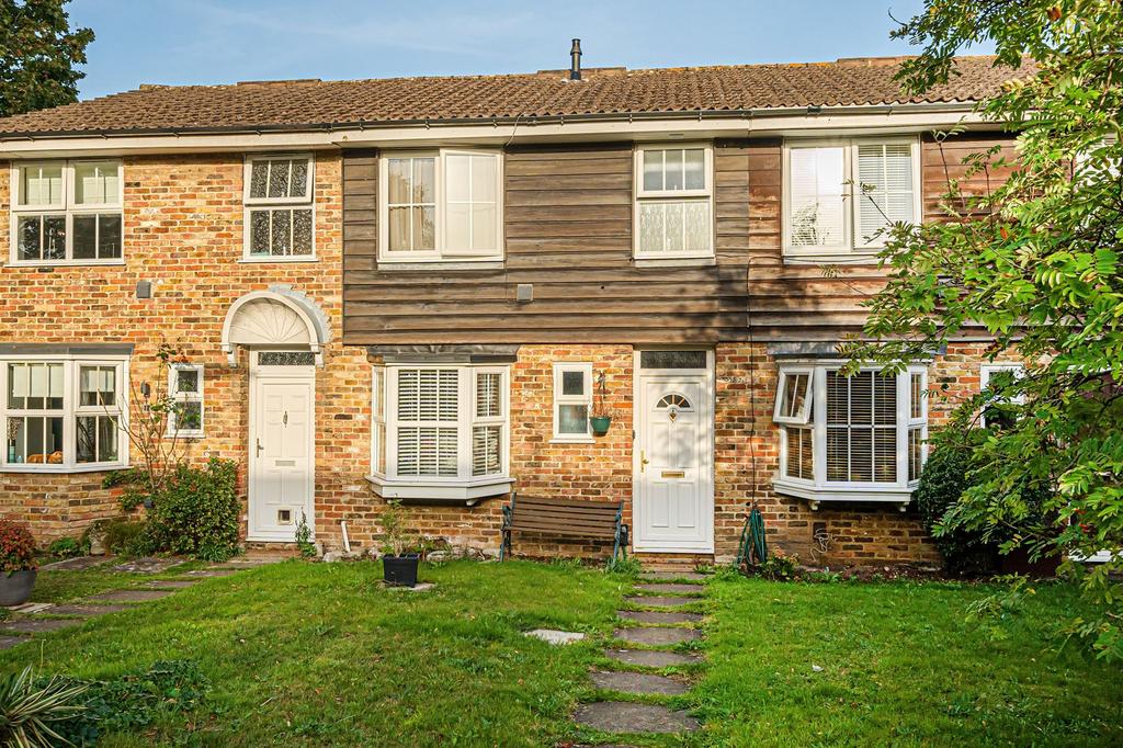 Mossfield, Cobham, KT11 3 bed terraced house - £2,000 pcm (£462 pw)