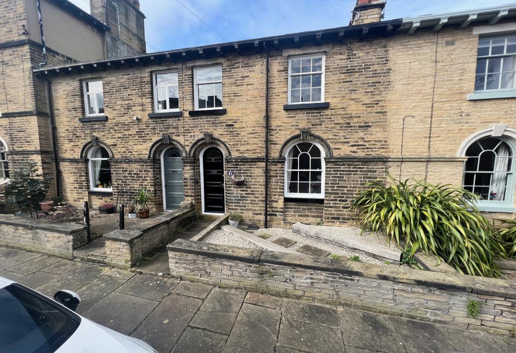 Street, Saltaire Shipley, West Yorkshire 3 bed terraced house