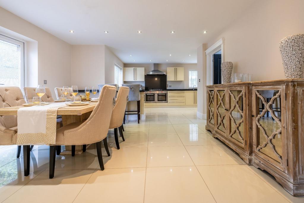 Wyke Lane, Wyke, BD12 9EL 5 bed detached house for sale £560,000