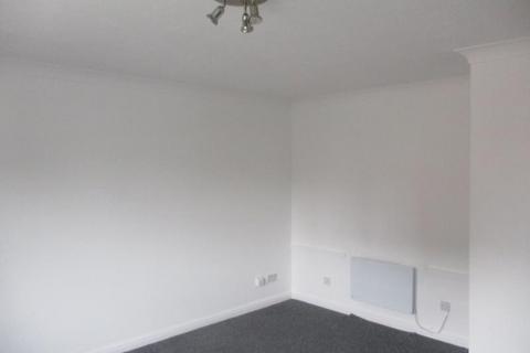 2 bedroom flat to rent, Aquiline House, Weymouth Close, Clacton on Sea, CO15 1XN