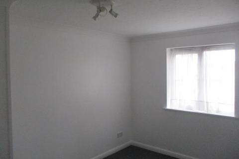 2 bedroom flat to rent, Aquiline House, Weymouth Close, Clacton on Sea, CO15 1XN