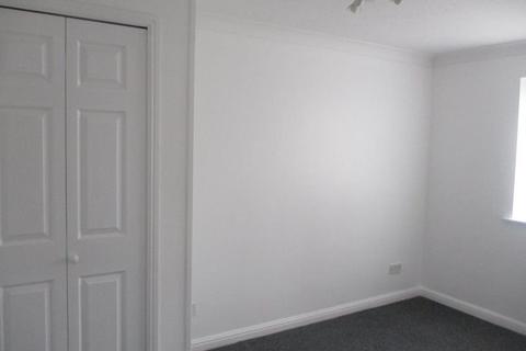 2 bedroom flat to rent, Aquiline House, Weymouth Close, Clacton on Sea, CO15 1XN