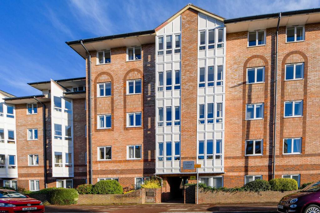 Trinity Place, Eastbourne 2 bed retirement property for sale £150,000