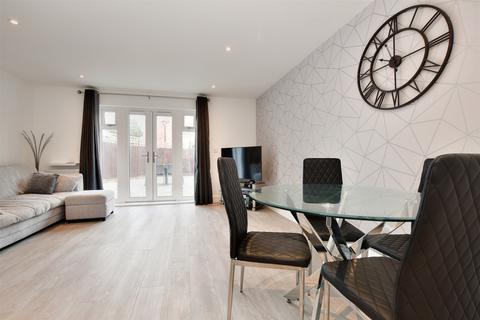 2 bedroom end of terrace house for sale, Hengist Drive, Aylesford, Kent