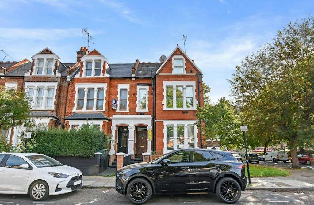 Harberton Road Whitehall Park N19 3JR 2 bed flat for sale £650,000