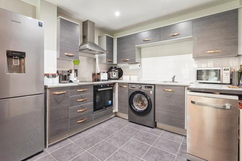 3 Nicholls Close, Caterham, CR3 5XP