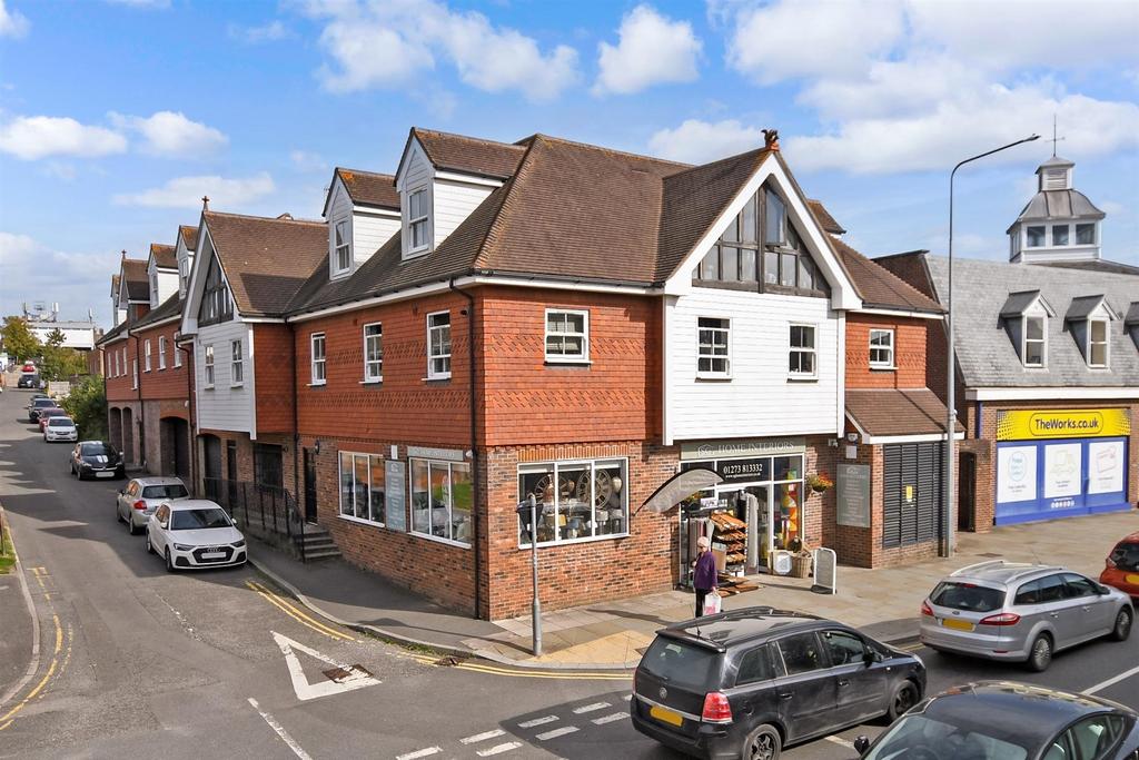 Bell Farm Lane, Uckfield, East Sussex 2 bed apartment for sale £240,000
