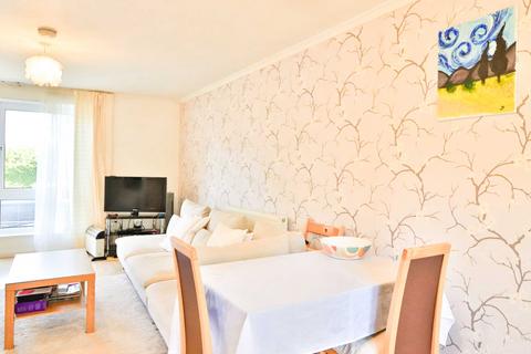 20, Park Court Park Road, New Malden, KT3 5AE