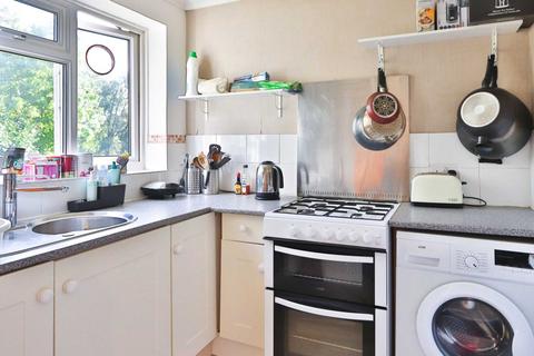 20, Park Court Park Road, New Malden, KT3 5AE