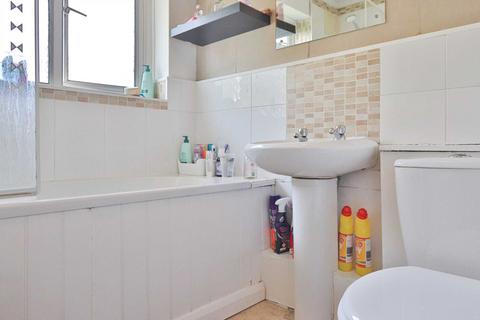 20, Park Court Park Road, New Malden, KT3 5AE
