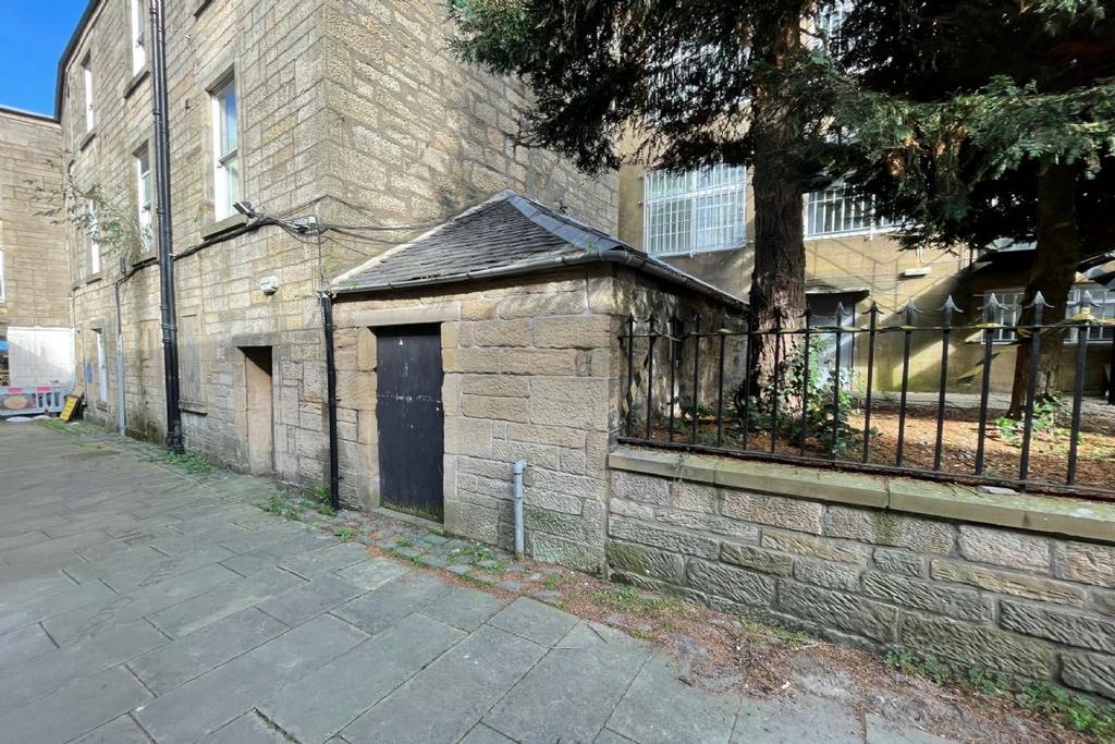 Falkirk FK1 Property - £23,000