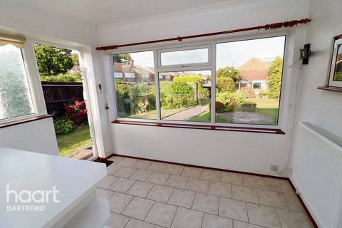 3 bedroom bungalow to rent, Fernheath Way, Dartford