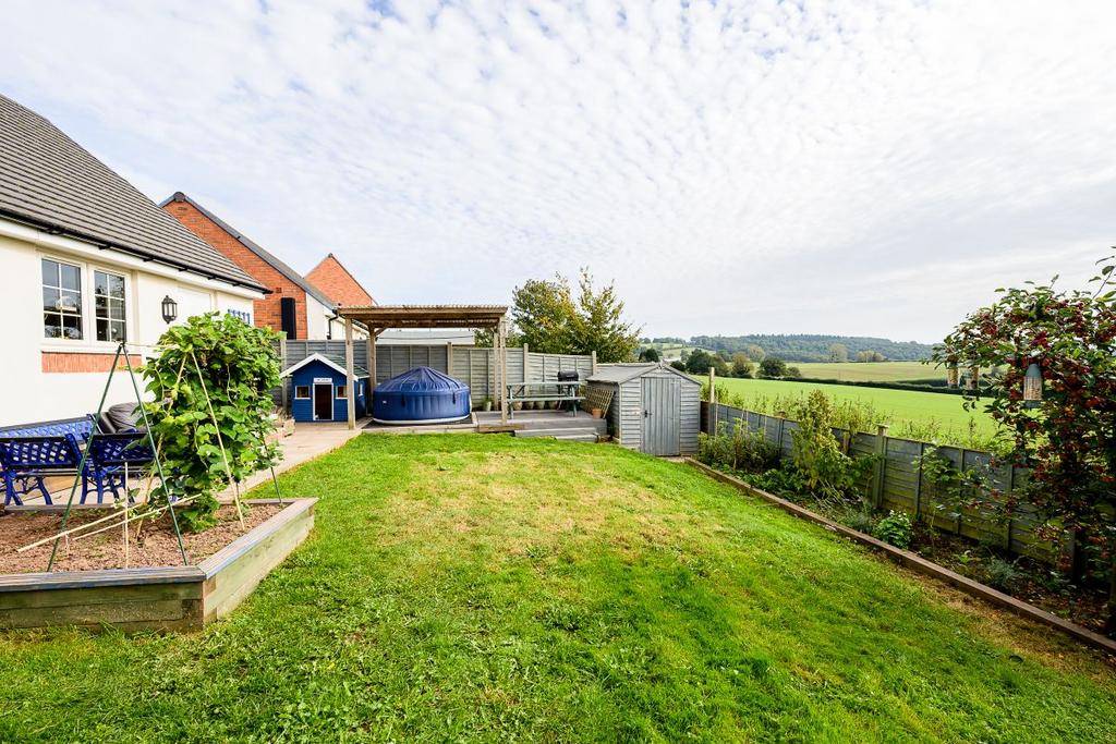 Pomona Grove, Upton RossOnWye 2 bed detached bungalow for