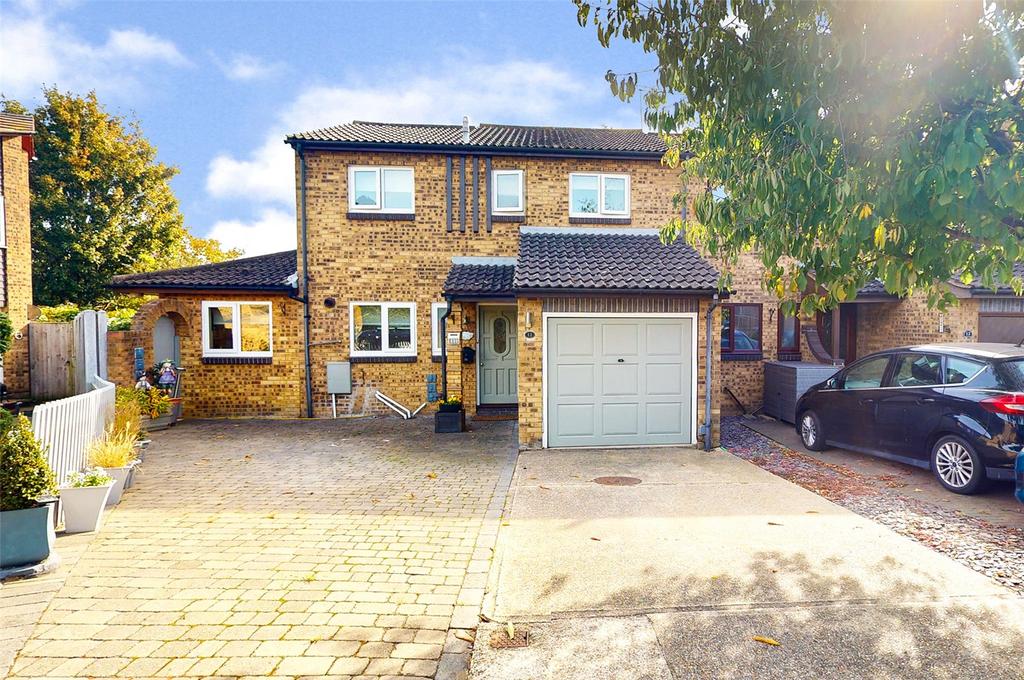 Leon Drive, Vange, Basildon, Essex, SS16 4 bed end of terrace house for sale £415,000