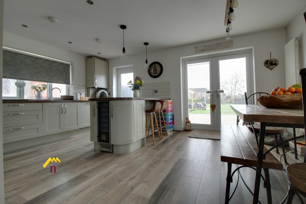 Kirton Lane, Thorne, DN8 5 bed detached house £345,000