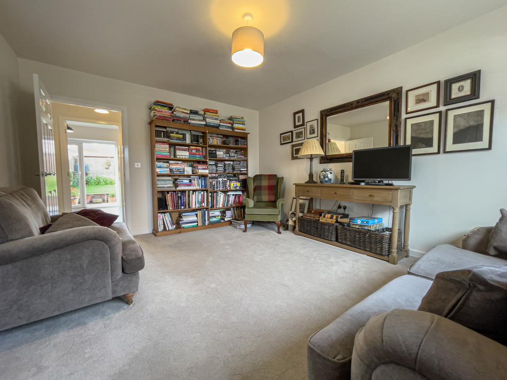 24 Emperor Way - Living room (3)