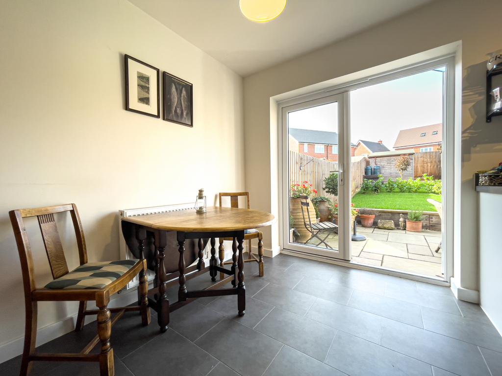 24 Emperor Way - dining
