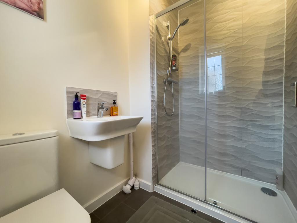 24 Emperor Way - ensuite
