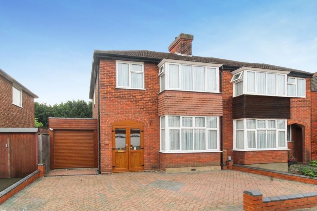 Castle Road, Bedford 3 bed semidetached house for sale £425,000