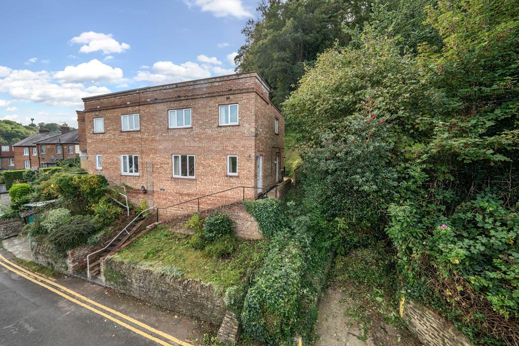 Croft Road, Godalming, GU7 3 bed semidetached house for sale £450,000
