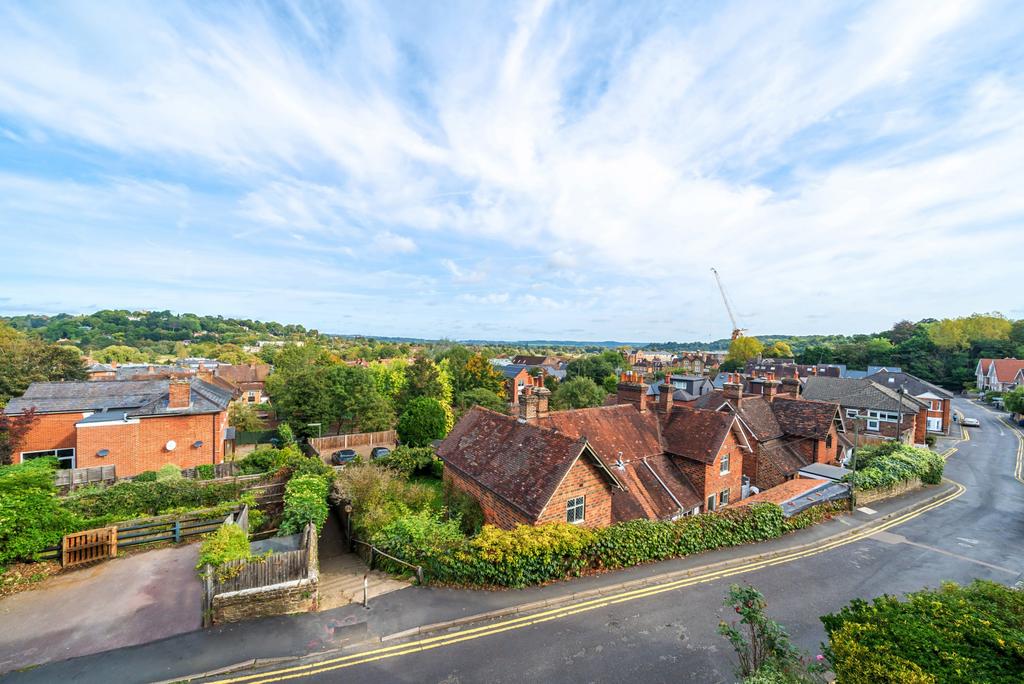 Croft Road, Godalming, GU7 3 bed semidetached house for sale £450,000