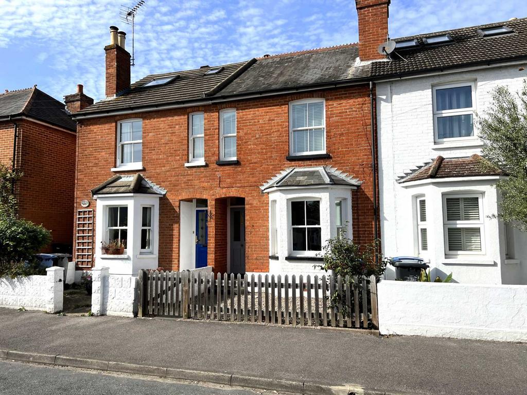Clarence Road, Fleet 2 bed terraced house £1,500 pcm (£346 pw)