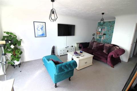 2 bedroom flat for sale, Connaught Gardens Court, Clacton on Sea