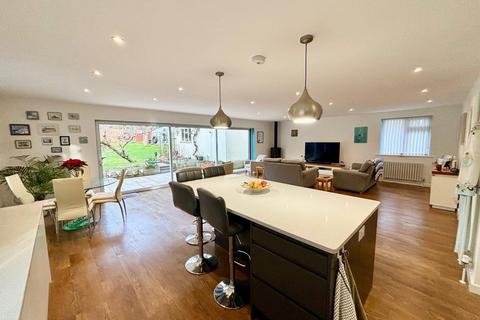 5 Barn Road, Broadstone, BH18 8NH