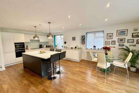 5 Barn Road, Broadstone, BH18 8NH