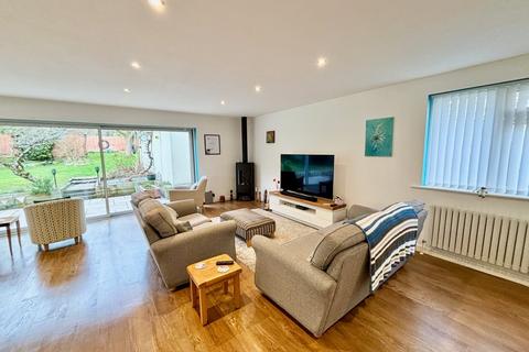 5 Barn Road, Broadstone, BH18 8NH