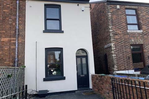 3 bedroom end of terrace house to rent, Acres Road, Chorlton