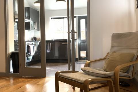 3 bedroom end of terrace house to rent, Acres Road, Chorlton