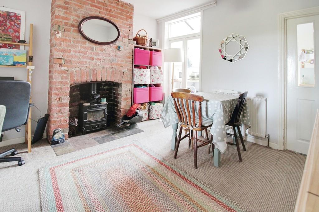 Wootton Bassett Road, Swindon SN1 3 bed terraced house for sale £205,000