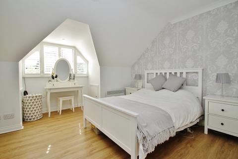 1 bedroom apartment for sale, Hills Road, Buckhurst Hill