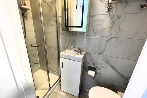 1 bedroom in a house share to rent - Clare Road, Hounslow
