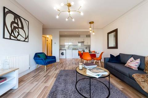 2 bedroom flat for sale, Lion Court, 435 The Highway, London